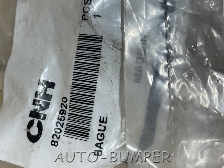 Case MAXXUM Втулка крепления крыла переднего 82025920